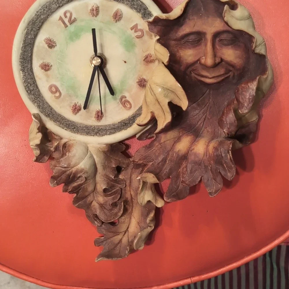 1997 Innovation Vancouver OakLeaf Face Collection Fall Decor Wall Clock